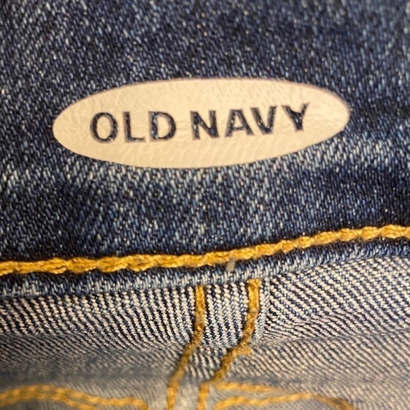 Old Navy High 10.5” Rise Cuffed Denim Shorts, Size 12, Stretch, Distressed - Picture 3 of 5